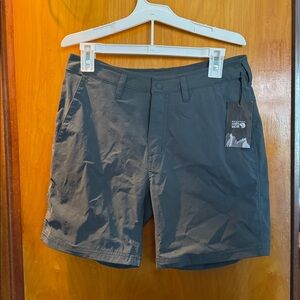 Men's dark green short. Mountains Hardwear basin trek short dark green 30-9